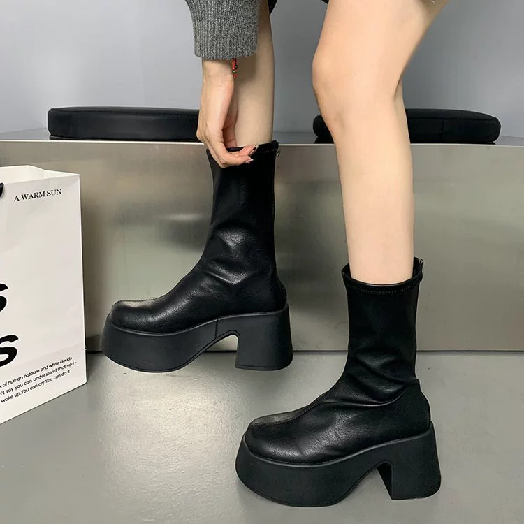 Low demi‑season boots (Martens) fitted ankle, platform chunky sole, black, sizes 35–40