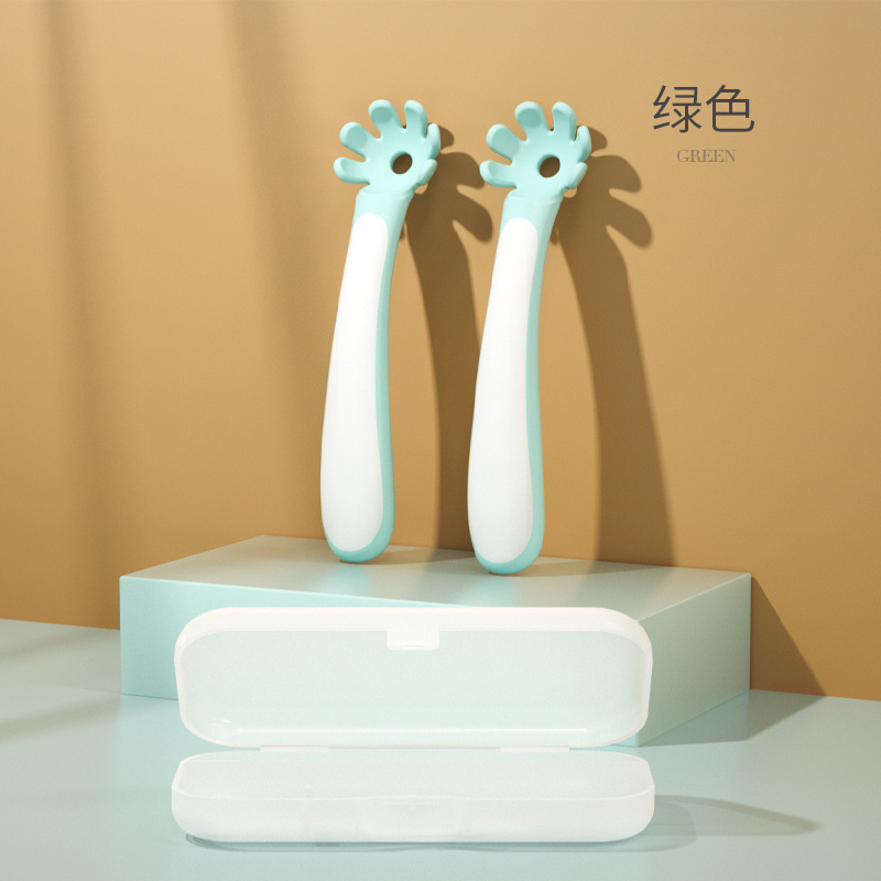 잔디 녹색 국수 숟가락