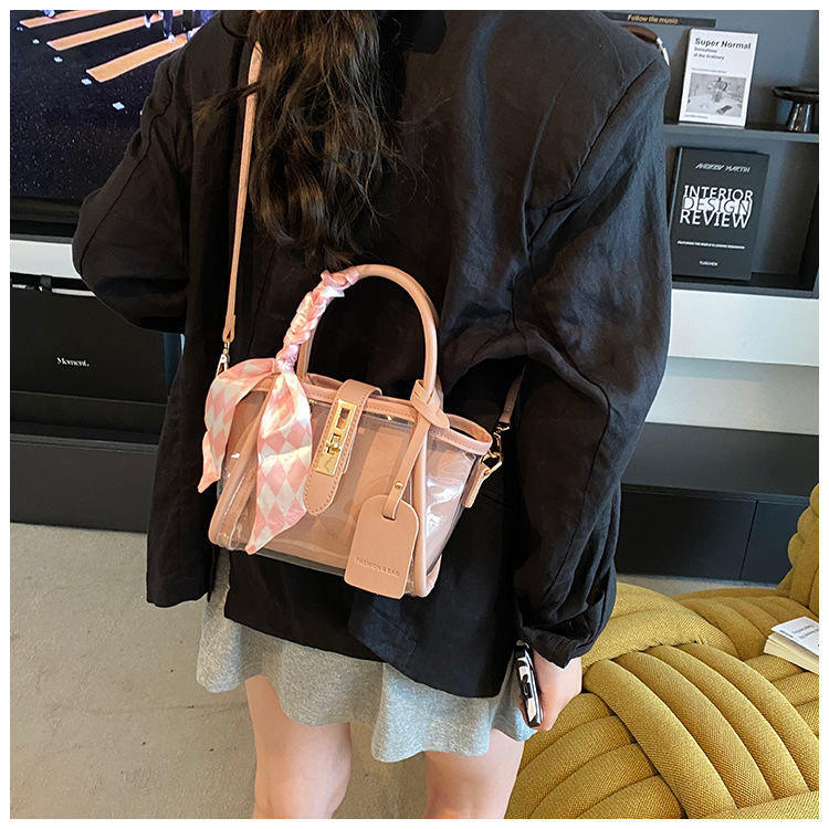 This year's popular women's handbag features a new, stylish and versatile hand-held crossbody bag with a Korean niche design and a bucket bag undefined