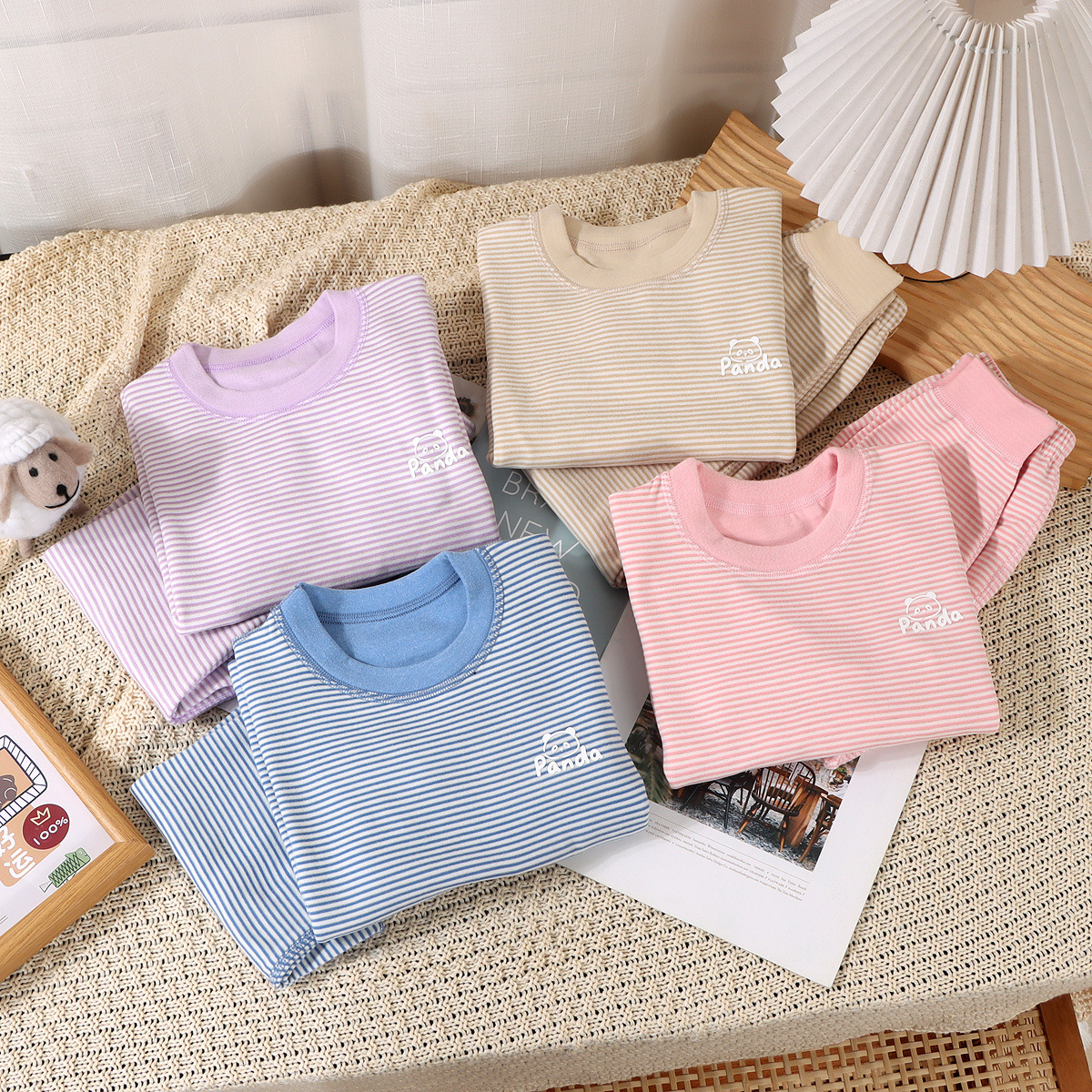 Niños de otoño y invierno lana seda abrigo de otoño pantalones de otoño hombres y mujeres rayas sin hueso conjunto de ropa de hogar caliente para niños mayores