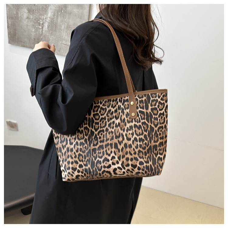 Retro commuter leopard print underarm bag 2024 autumn new style trend fashion personality temperament one shoulder tote bag_voghion.com