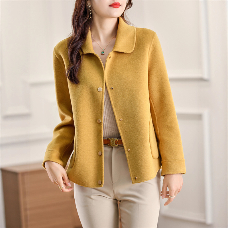 Autumn and Winter New Wool Coat with a Chic and Elegant Style, Short Fashion Commuter Coat with a Youthful Look, Featuring Metal Buttons and Versatile Woolen Design