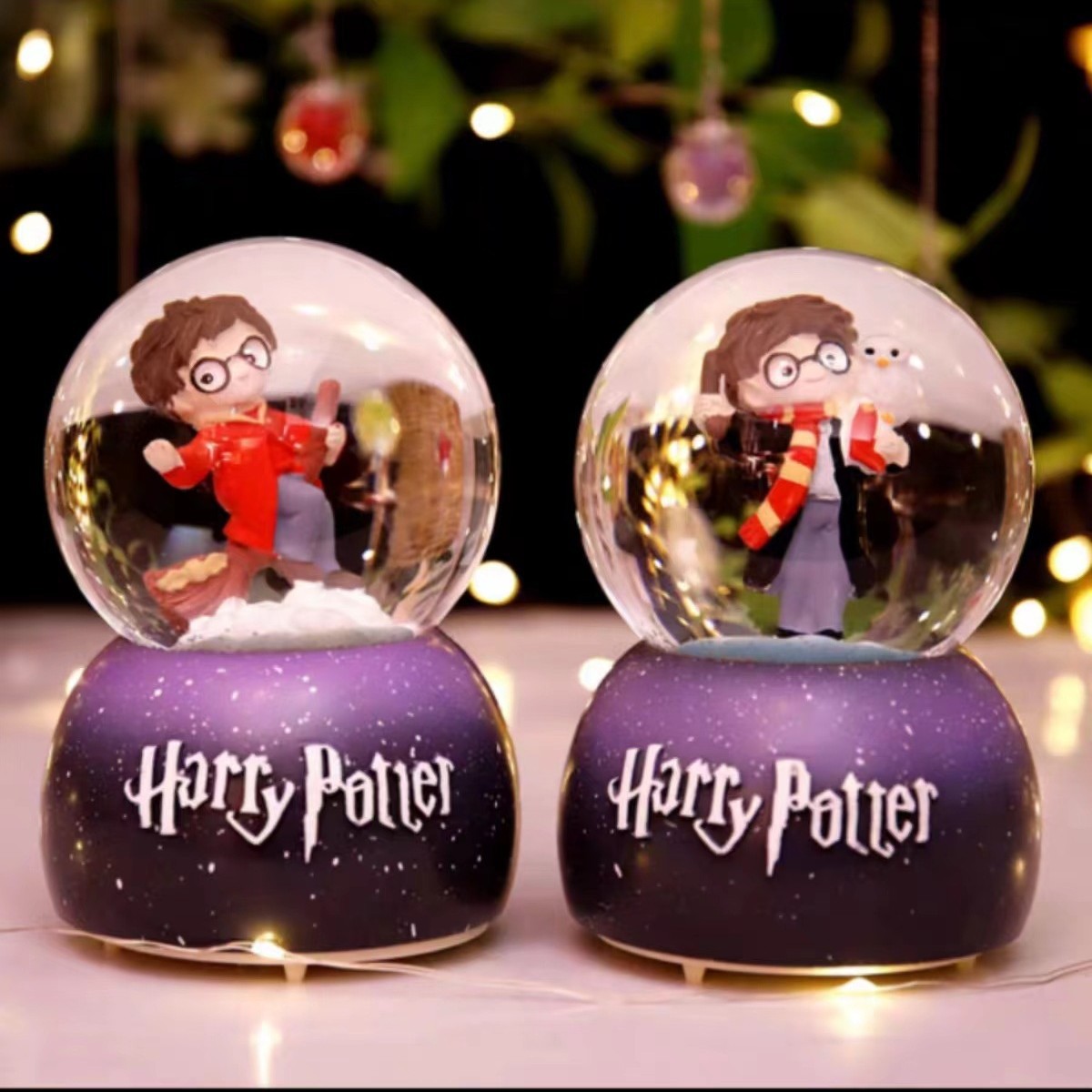 Fábrica directa de una gran cantidad de caja de música luminosa bola de cristal flotante automática nieve regalos de día de San Valentín adornos