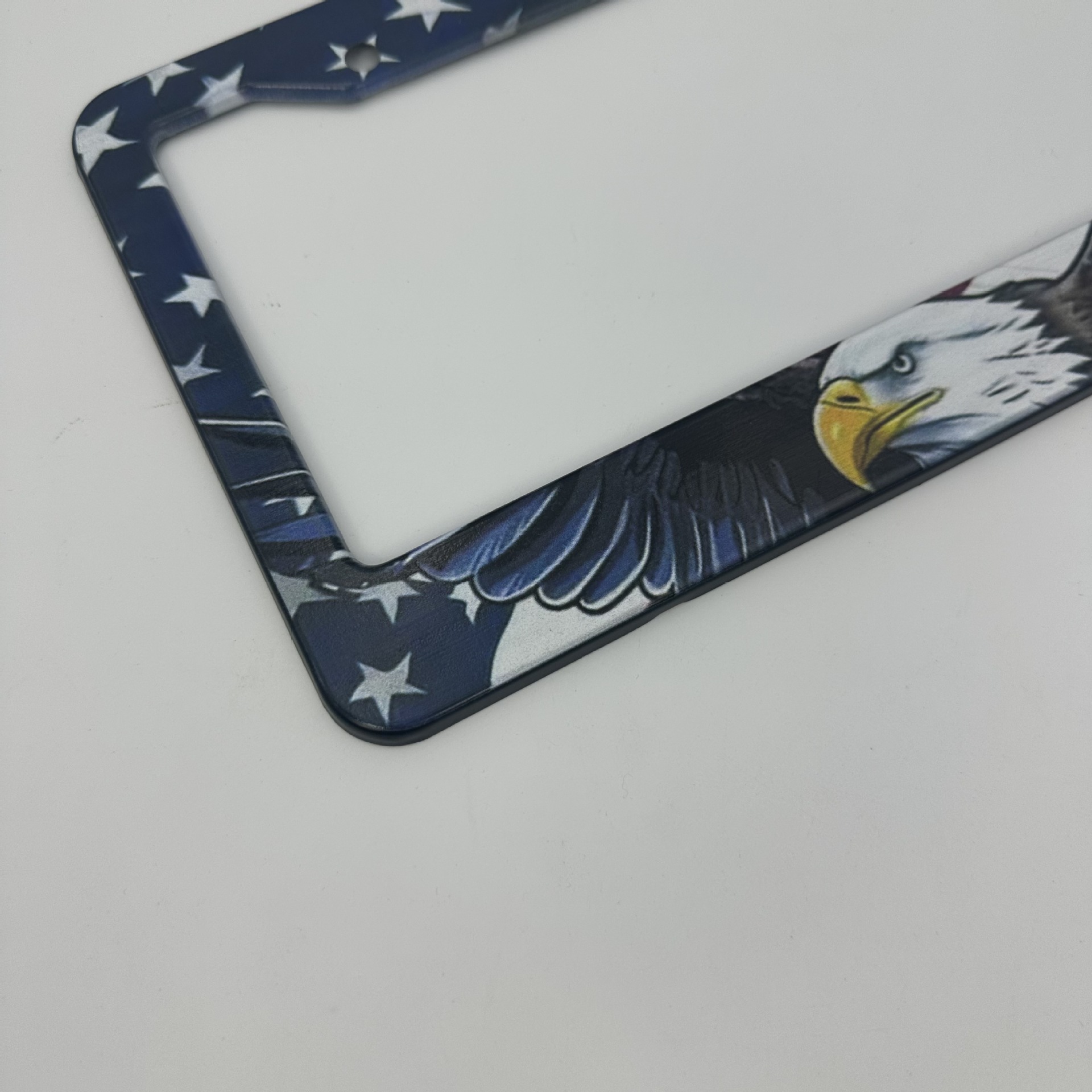 American Standard Aluminum Alloy License Plate Frame with Personalized Flying Eagle Full-Print Design, Thickened and Anti-Detachment, Export License Plate Holder, Customizable
