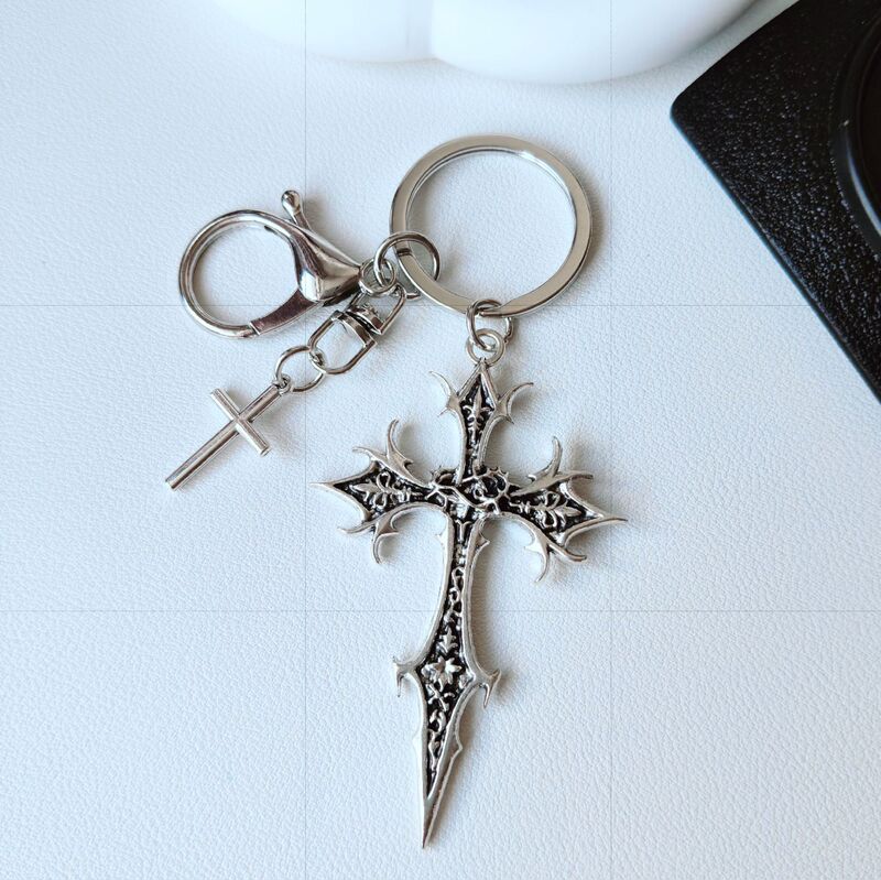 Amazon's new product: personalized hip-hop retro gothic cross ethnic pattern alloy pendant keychain accessory Amazon's new product: personalized hip-hop retro gothic cross ethnic pattern alloy pendant keychain accessory