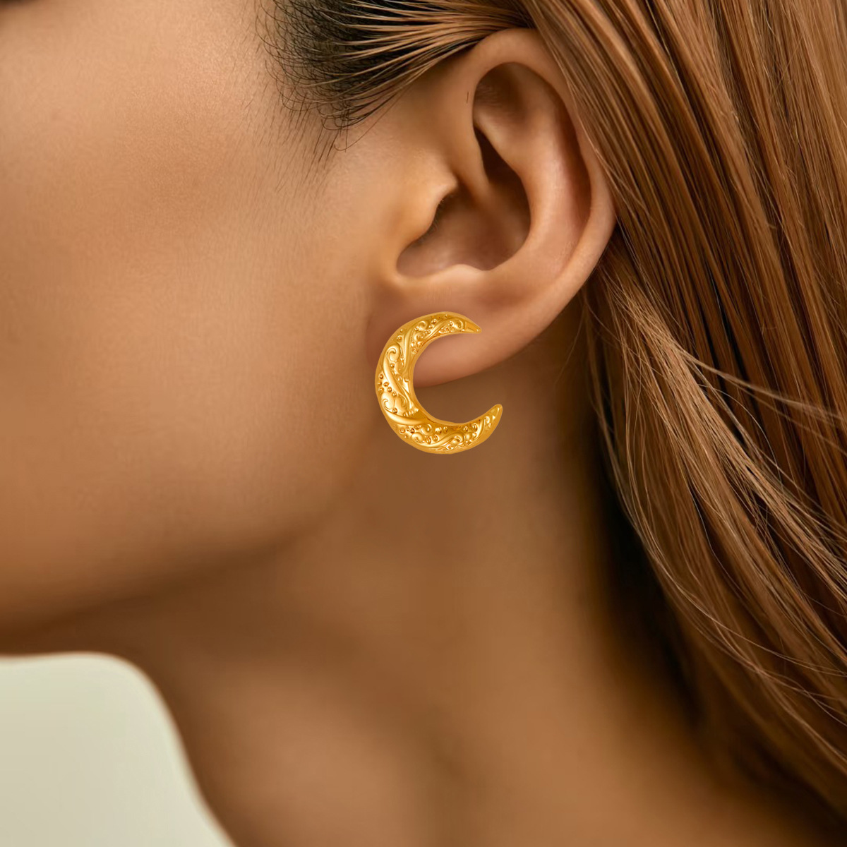 Europa y América de tendencia geométrica irregular pendientes de media luna de patrón de personalidad de acero inoxidable femenino retro versátil sensación de alto nivel