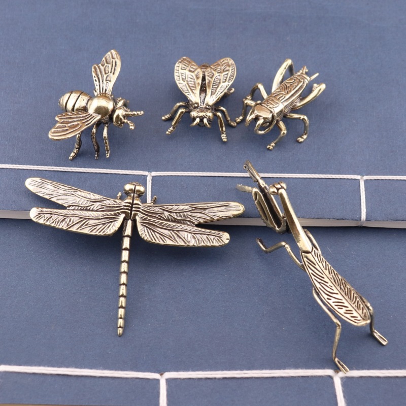 創意純粋な真鍮のハチのカマキリのコオロギのトンボのハエの昆虫のシリーズのデスクトップのお茶は装飾の工芸品の置物をかわいがります。