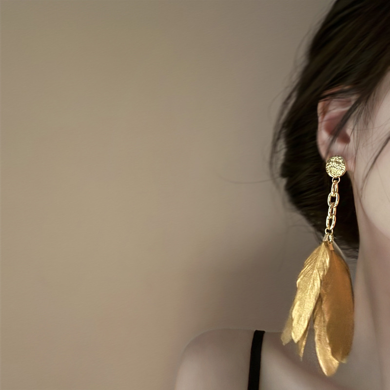 Boucles d'oreilles à pompon en plumes dorées et argentées, boucles d'oreilles rétro de niche française, boucles d'oreilles de style ethnique exotique, nouvelles boucles d'oreilles de style chinois_voghion.com
