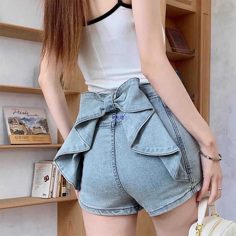 Short Denim Shorts with a Three-Dimensional Bow Design for Petite Women, Summer High-Waisted Slimming Hot Pants for a Youthful Look