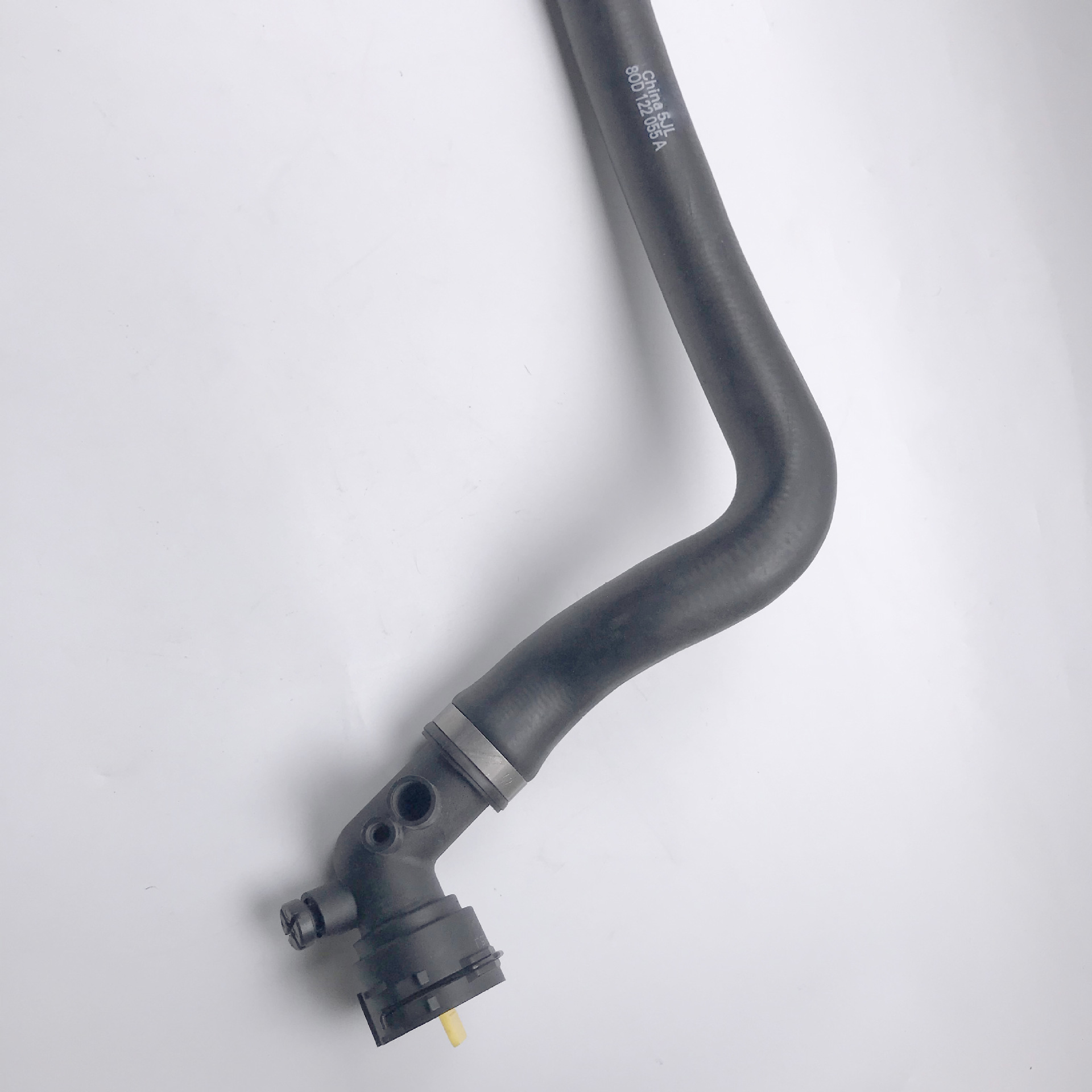 Suitable for Audi Q5L 2018-2025 Car Water Tank Lower Water Pipe Coolant Water Pipe 80D122055A