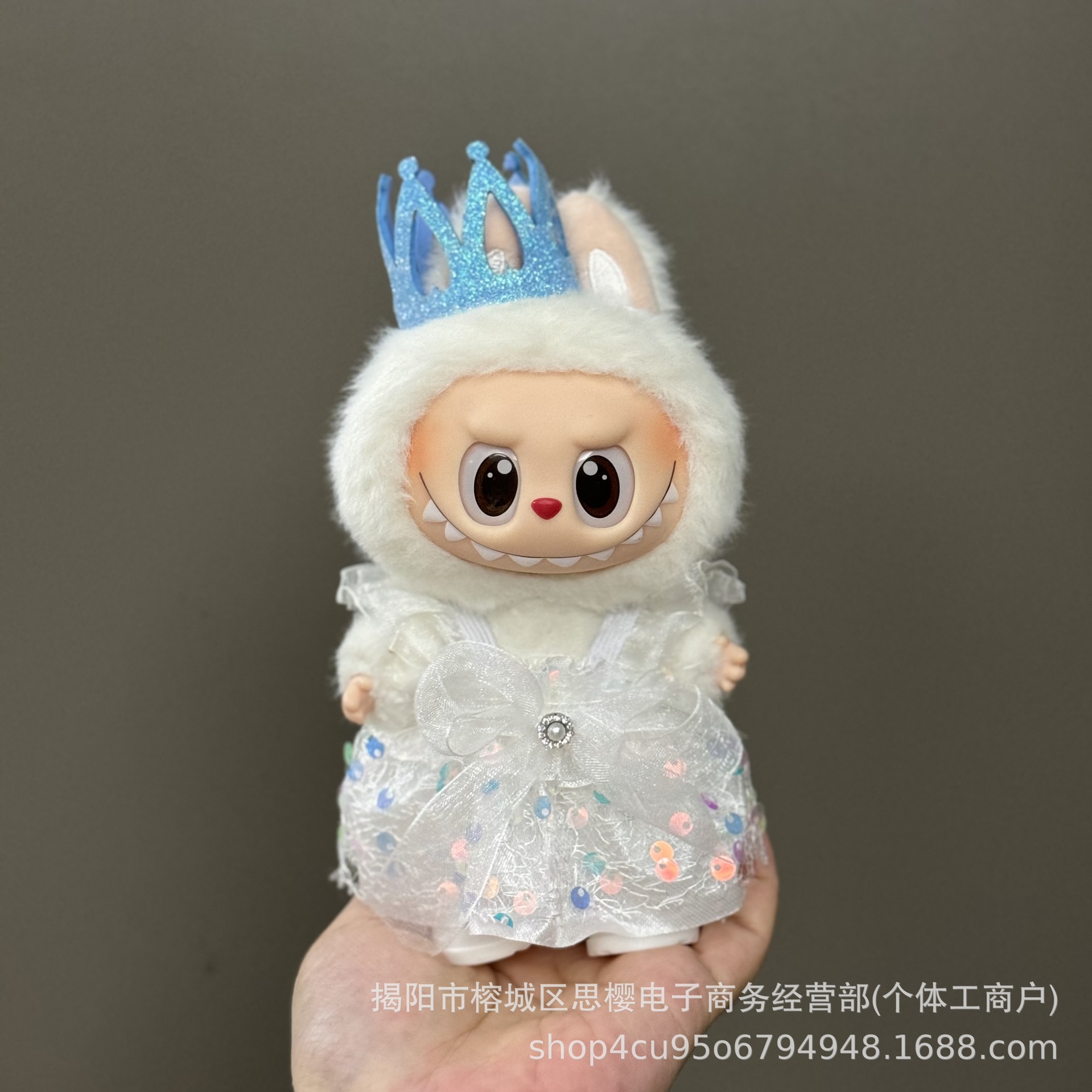 Solo la ropa es adecuada para la ropa de bebé Rabubu de 123 generaciones Labubu ropa colgante de 17cm muñeca traje de felpa falda