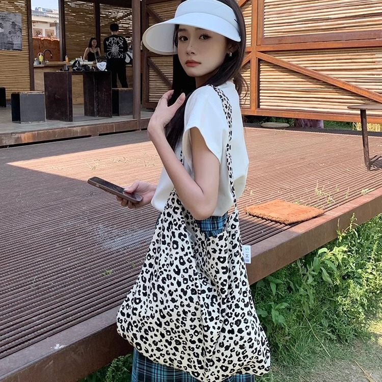 Song Hye Kyo's Same Leopard Print Canvas Bag Korean Blogger's Same Crossbody Bag Female Large Capacity Student Shoulder Bag Ins Song Hye Kyo's Same Leopard Print Canvas Bag Korean Blogger's Same Crossbody Bag Female Large Capacity Student Shoulder Bag Ins
