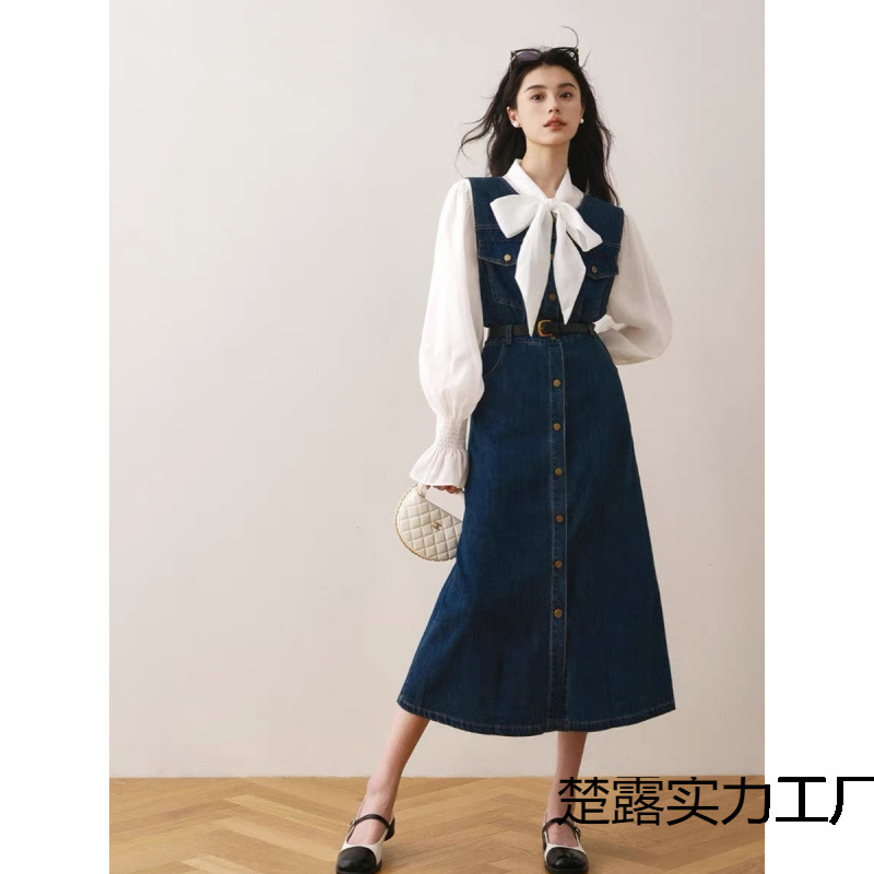 Elegant autumn shirt with bow