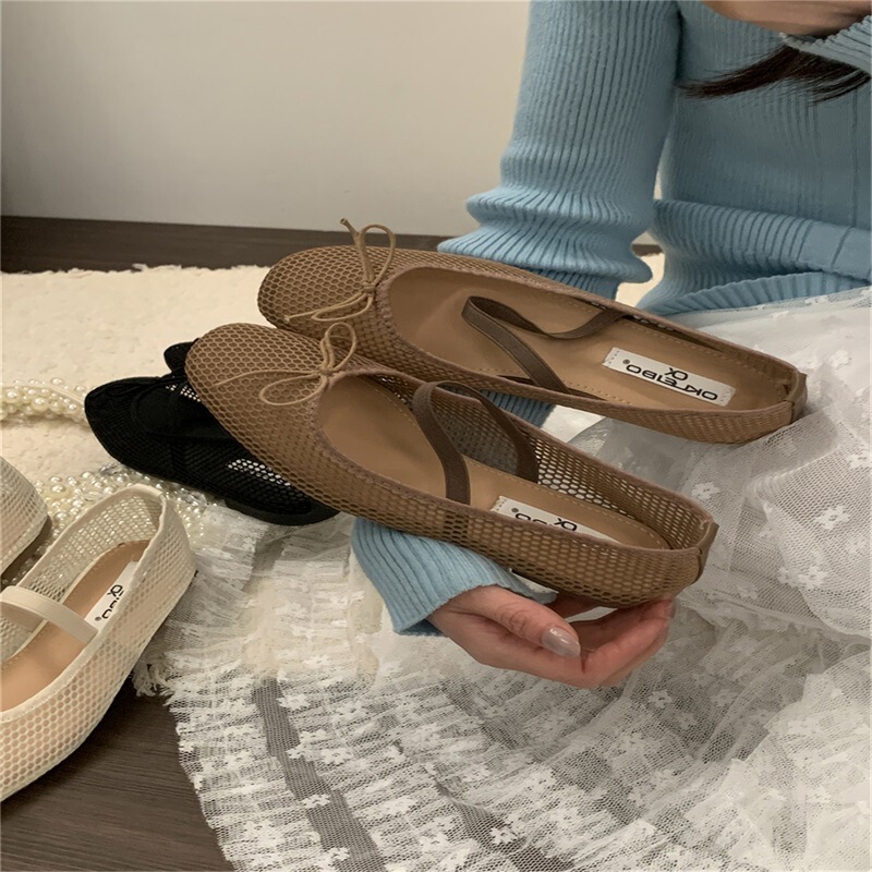 Spring and summer 2025 new fishing net super fire temperament girl with socks shoes niche design ~ green Mary Jane shoes
