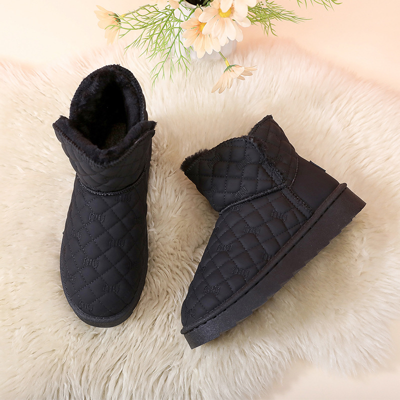 Invierno nuevo tipo de botas de nieve de terciopelo, botas de nieve cálidas, moda y cómodas al aire libre, zapatos de algodón suaves antideslizantes del noreste