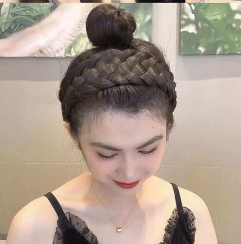 Hairband for women, integrated fishbone braid extension with widened and thickened style, high forehead, popular braided and pressed hair clip, suitable for face covering.