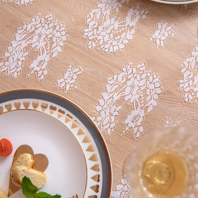 Tischdecke im französischen Landhausstil aus weißem Nylon mit durchbrochenem Design und Rosenmuster aus Wimpernspitze für Fotoshootings, geeignet für Kaffee und Tische_voghion.com