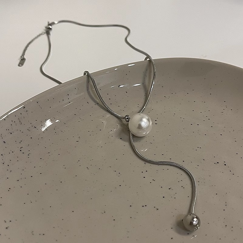 Schmuck aus natürlichen Kristallen und Edelsteinen bringt Glück, vermittelt Wärme, Klarheit und sanfte positive Energie und sorgt dafür, dass sich jeder Tag friedvoll und geerdet anfühlt._voghion.com