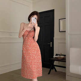 碎花系带吊带连衣裙女夏季新款收腰显瘦中长裙红色度假沙滩风裙子