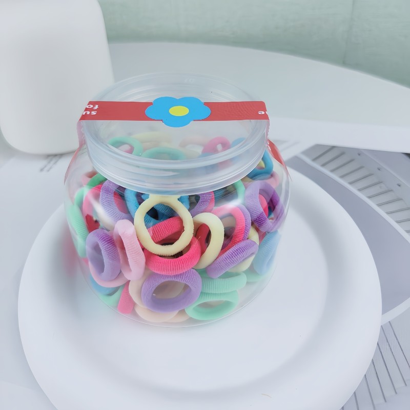子供の皮筋の女の子の高弾力は髪の毛の輪を刺します。|undefined