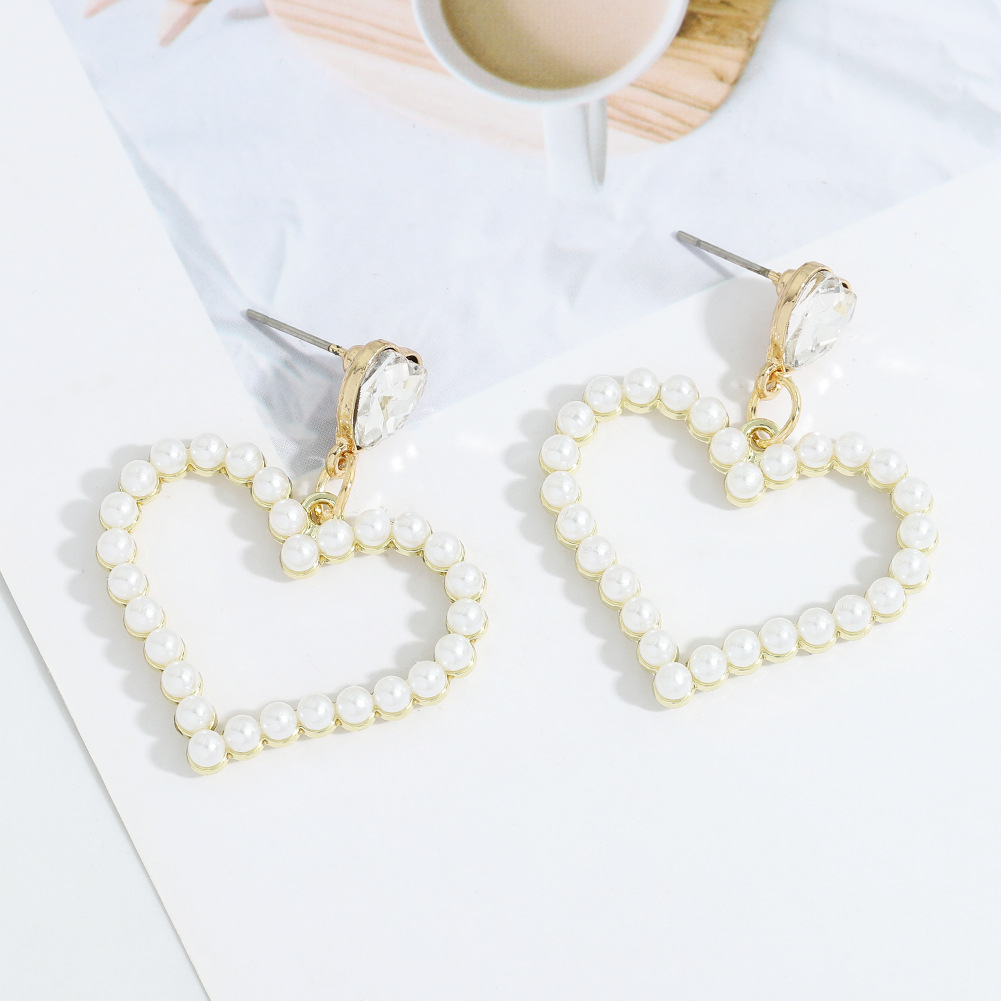 Korean Simple Pearls Love Style Earrings display picture 6