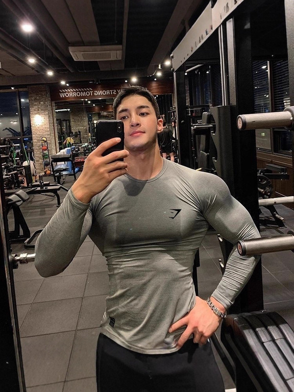 Spring and Autumn New Men's Muscle Fitness Training Long-Sleeved Base Layer Top Breathable Elastic Tights Gymshark Spring and Autumn New Men's Muscle Fitness Training Long-Sleeved Base Layer Top Breathable Elastic Tights Gymshark