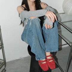 柔らかい皮版 ~ 赤い蝶結びの小さい靴の女性2025春夏の新型の復古の浅い口のリベットのバレエのフラットシューズ