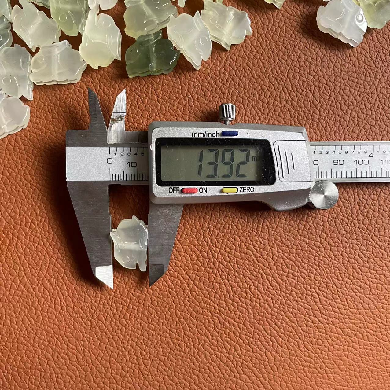 岫玉小兔子吊坠