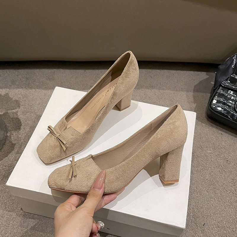 Giày cao gót nữ mũi vuông gót dày 6–8 cm thiết kế thanh lịch có nơ — màu kaki, màu nâu, rượu vang đỏ