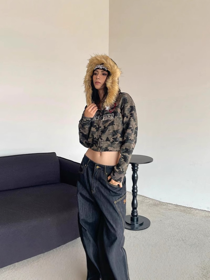 秋冬の女性の新型アメリカのギャルは迷彩の毛の襟を取り外して帽子のパーカーのファスナーのショートコートとベルベットの保温を持ちます。