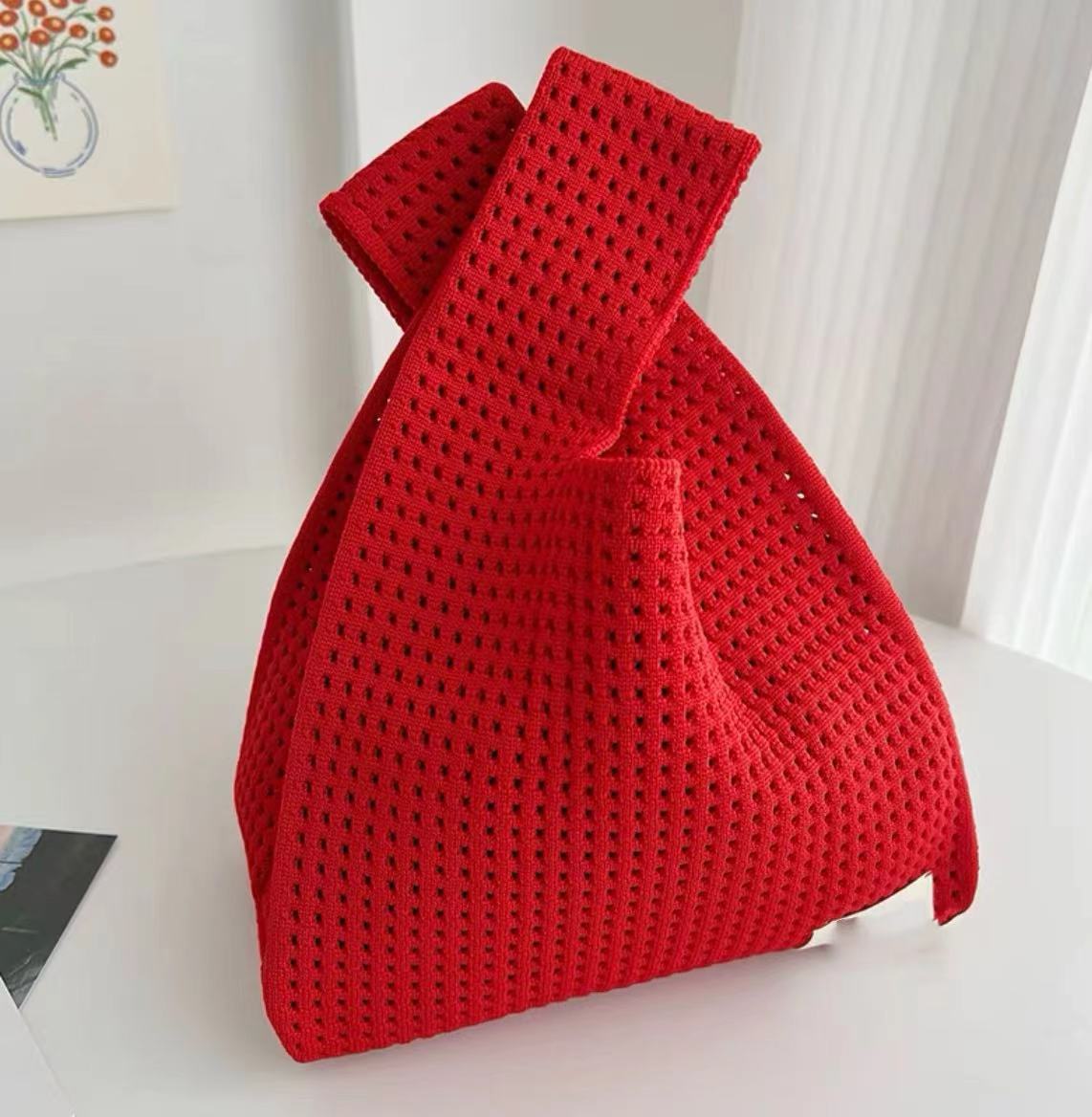 속이 빈 단색 빨간색