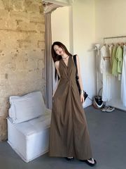 軽熟風デザイン感胸前ねじりノースリーブワンピース女性夏2025新型フランス気質痩せロングスカート