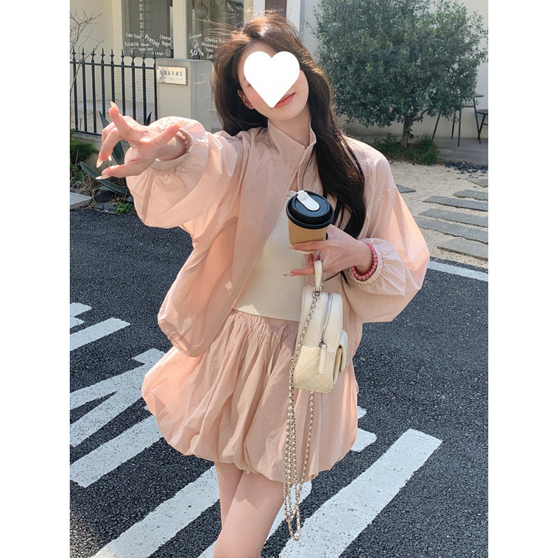 女性用ピンクのショートトップとバドスカートスーツ、夏の甘い服装、日焼け止め服とスカートの2点セットの完全なセット|undefined