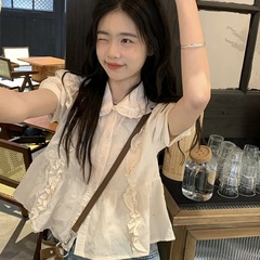 韓国系半袖シャツ女春夏の新作甘美減齢木耳元がゆったりしていて、やせている子供の襟のシャツの上着が見えます。