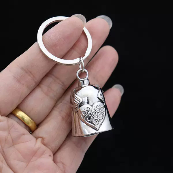 Cross-border e-commerce, foreign trade, metal zinc alloy motorcycle bell keychains, clothing, model, luggage, and jewelry accessories