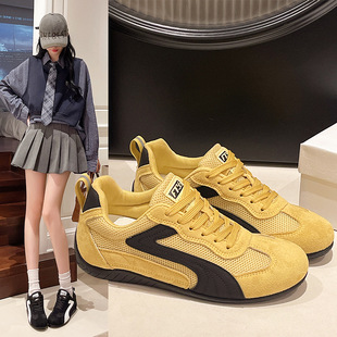 �n�泱���r��С��Ůͬ��W�����e��Ь���ľW��͸��r�е�ӖЬ��