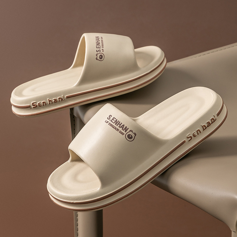 Zapatillas de verano para hombre al aire libre con sensación de pisar nubes, modelo nuevo 2025, sandalias domésticas antideslizantes de EVA para baño interior y hogar para hombres.