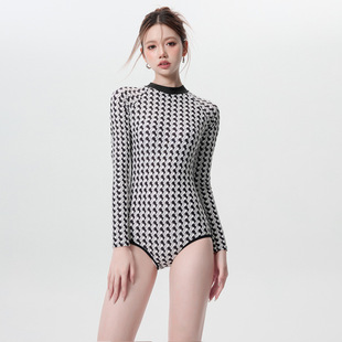 Long-sleeved one-piece swimsuit women's fashion new Japanese and Korean-style conservative sun protection sports leisure surfing vacation wholesale swimming suit