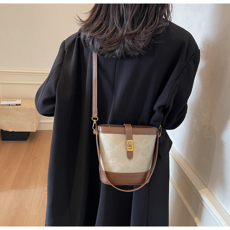 2024 New Korean-style trendy single-shoulder bag, niche design, underarm bag, fashionable and casual bucket bag, crossbody women's bag undefined