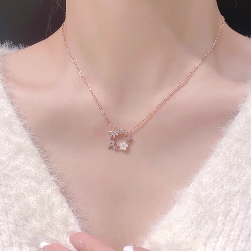 Floral Ring Flying Butterfly Dance Necklace for Women, Lightweight and Unique, Forest System, Fresh and Natural, Fashionable and Versatile Design, Lockchain Accessory