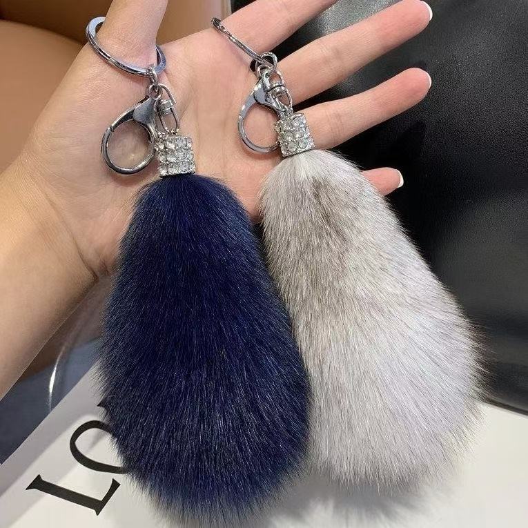 Real fox fur tail pendant, cartoon car keychain, exquisite and versatile doll, bag charm, gift Real fox fur tail pendant, cartoon car keychain, exquisite and versatile doll, bag charm, gift