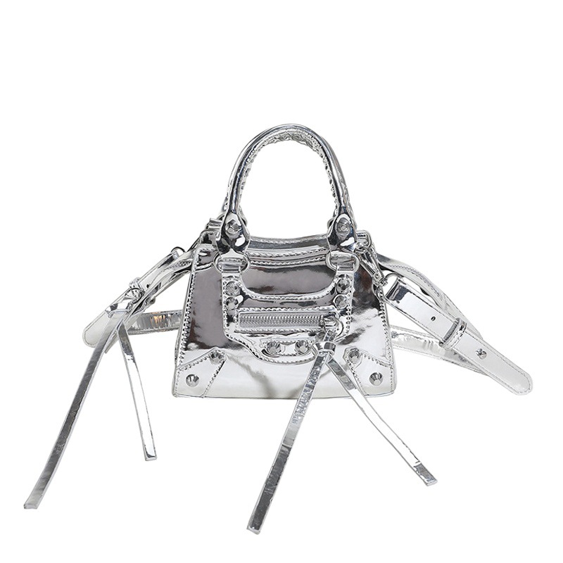 Europa y América retro charol brillante estilo occidental bolso 2023 nueva moda remache motocicleta bolso de hombro de moda para las mujeres