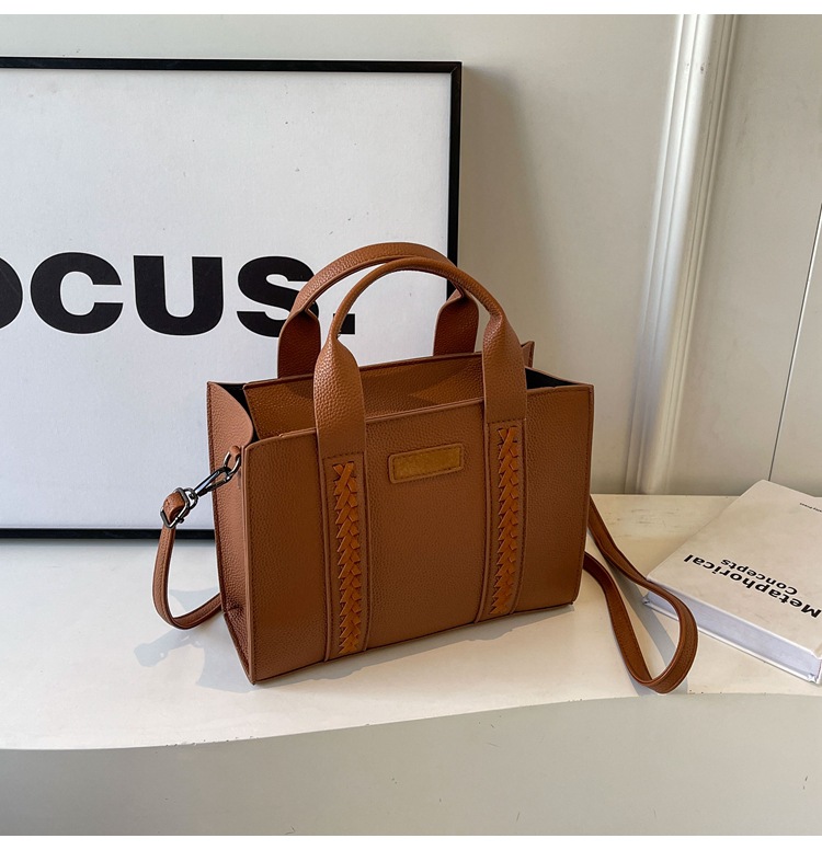 Femmes Grande Faux Cuir Couleur Unie Vêtement De Rue Fermeture Éclair Sac À Main display picture 33