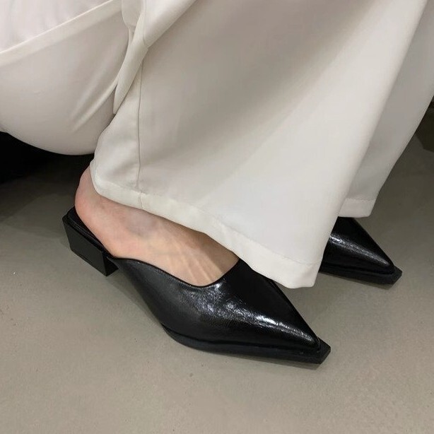 Pointed Toe Mules for Women 2026 Summer New Style Mid-Heel Retro Outdoor Slippers Wholesale Pointed Toe Mules for Women 2026 Summer New Style Mid-Heel Retro Outdoor Slippers Wholesale