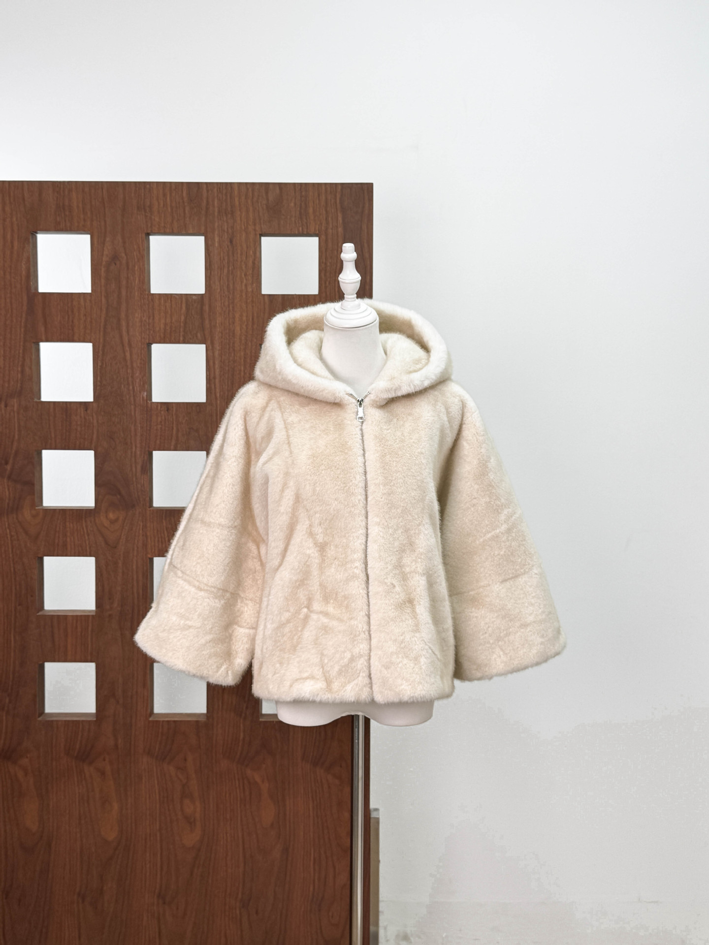 2025aw [bolso de leche suave] coreano encapuchado ecológico peludo suelto chaleco corto de manga de siete mujeres