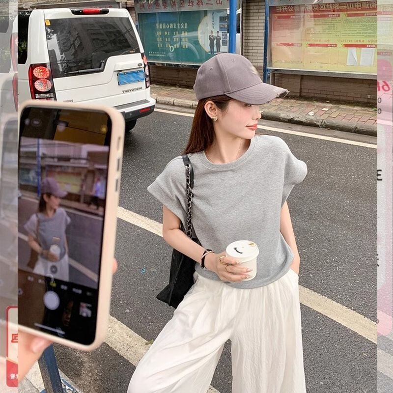 Maternity Summer Sleeveless T-Shirt, Loose and Thin Style, Light Gray, Non-Obtrusive Design, Casual Youthful Round Neck Top