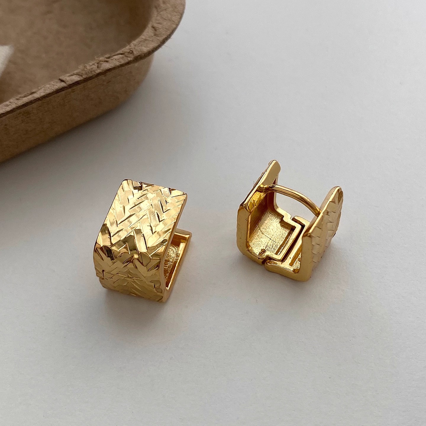 Geometric Diamond Weave Square Hoop Earrings In Vintage Style_voghion.com
