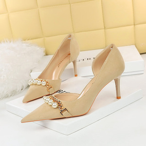 8829-A2 Korean version banquet thin heel high heel suede shallow mouth pointed pearl metal chain side cut-out women&apos