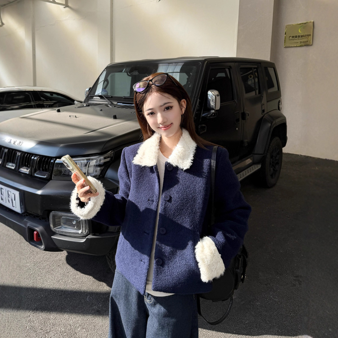 Real Shot of 2025 Winter Elegant Contrasting Color Lamb Wool Lapel Quilted Thickeneded Short Woolen Jacket Warm Top