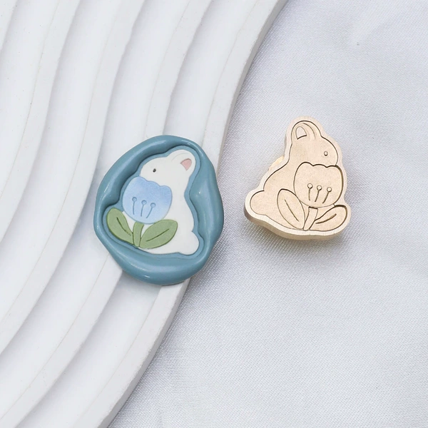 Rabbit holding flowers (special-shaped flat carving)